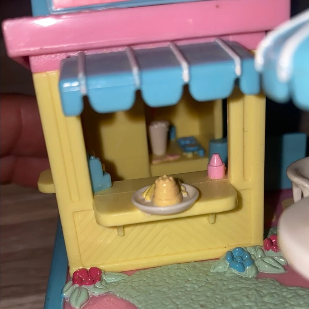 Polly pocket Ice Cream Stand Playset - Blue and Pink bluebird toys vintage 90s